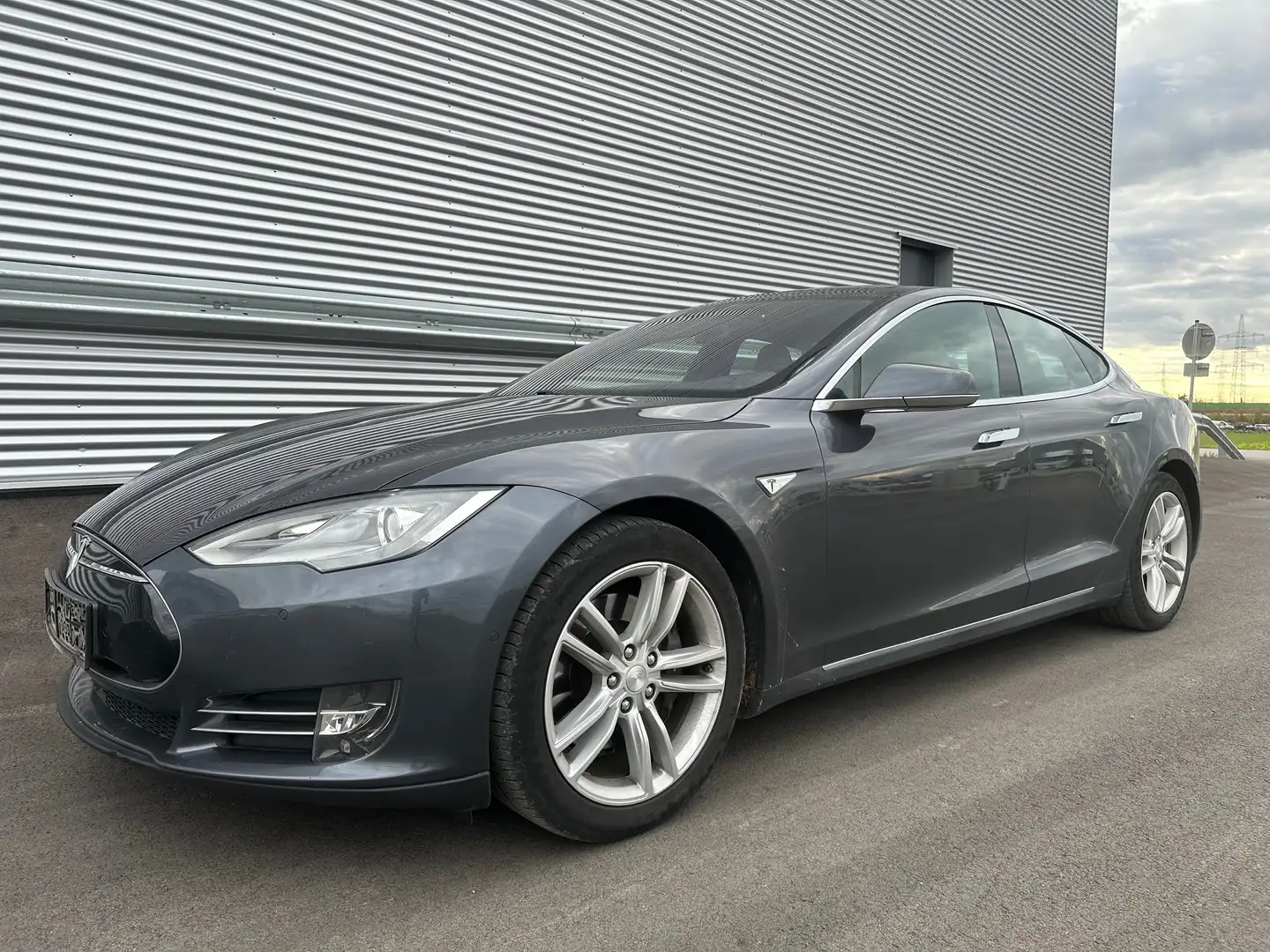 Tesla Model S 85kWh **kostenloses Supercharging** Grau - 2