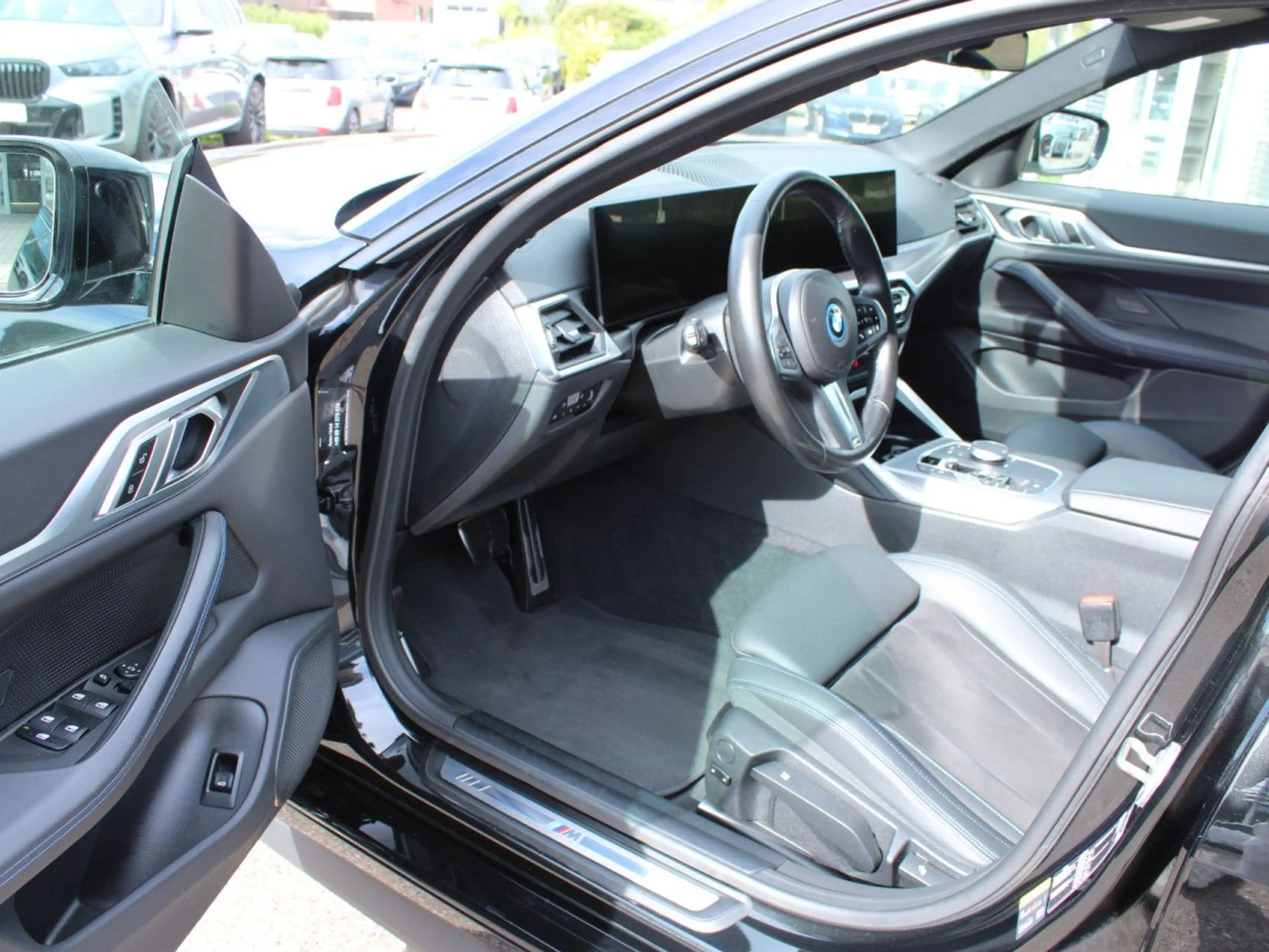 BMW i4 e35 GranCoupe M Sport Navi SurView Har/Ka.19" — photo 9