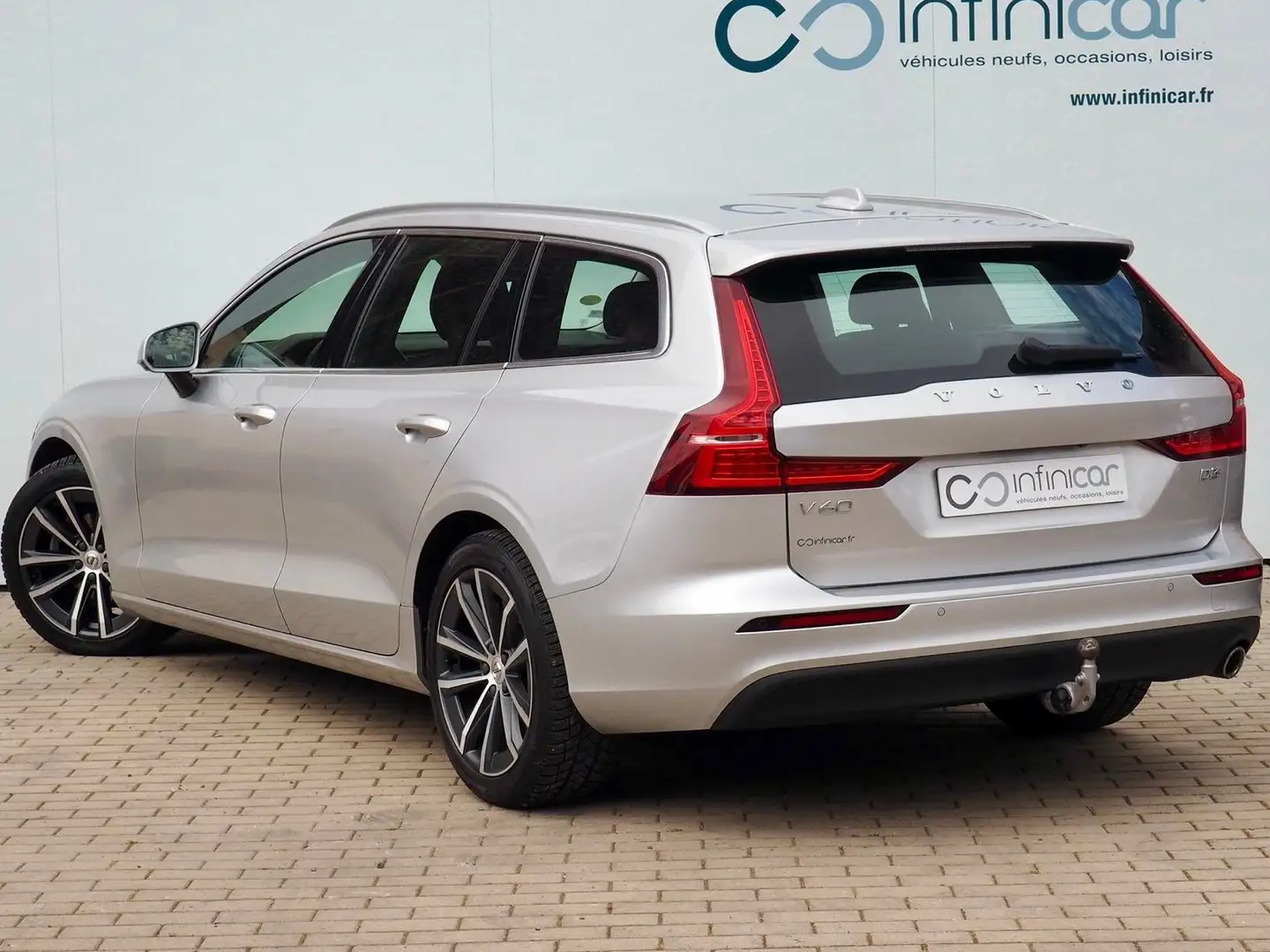 Volvo V60 V60 D3 150 Business Executive + Attelage + Options Argent - 2