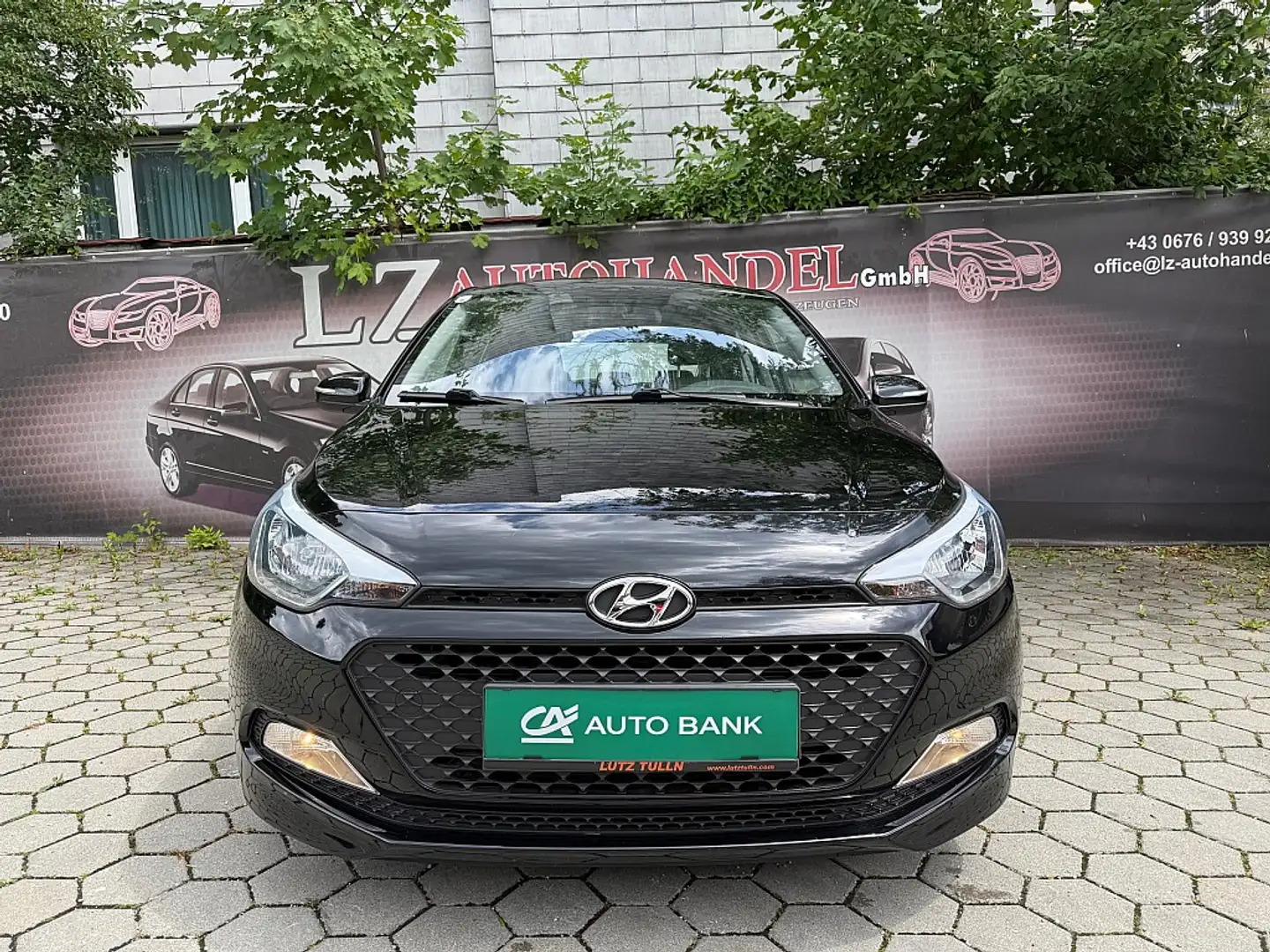 Hyundai i20 1,25 Life Schwarz - 2