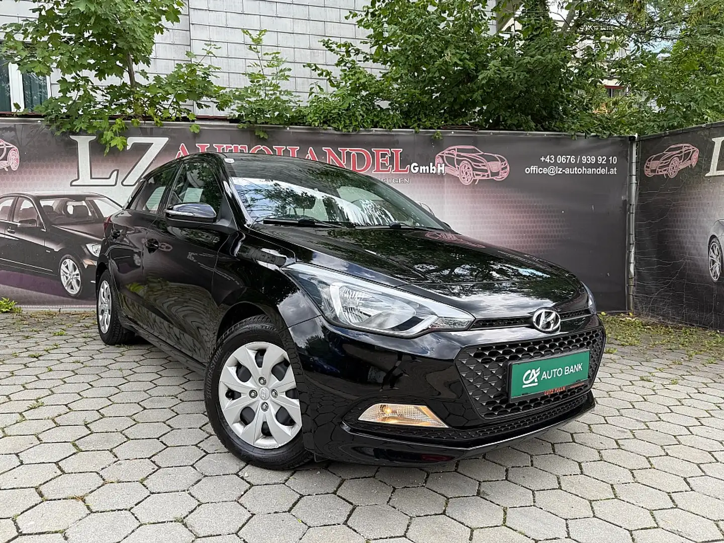Hyundai i20 1,25 Life Schwarz - 1