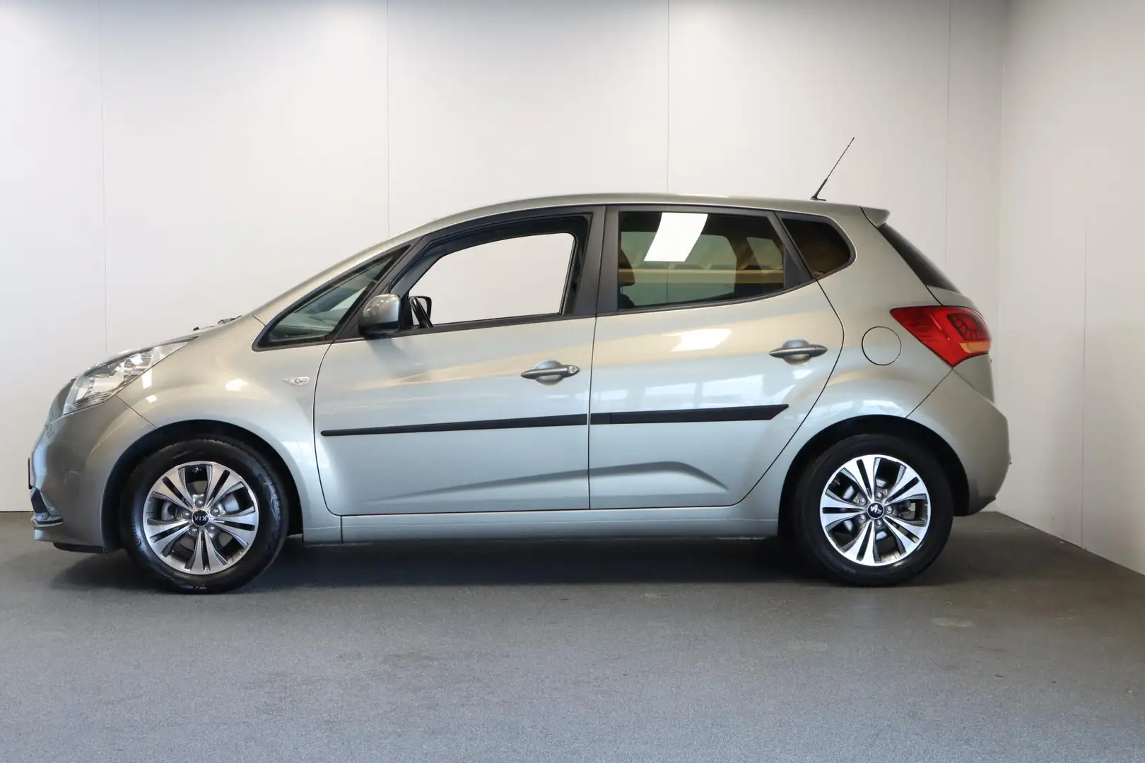 Kia Venga 1.4 CVVT DynamicPLusLine Trekhaak Grijs - 2