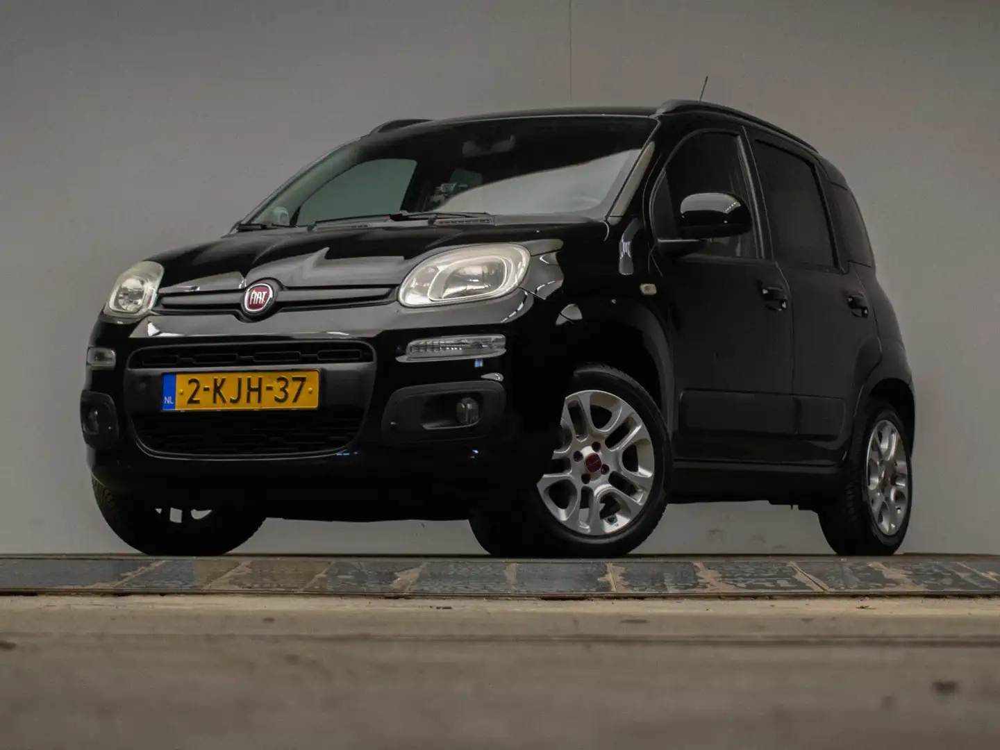 Fiat Panda 0.9 TwinAir Lounge Sport (AUTOMAAT,NAVI,AIRCO,BLUE Zwart - 2