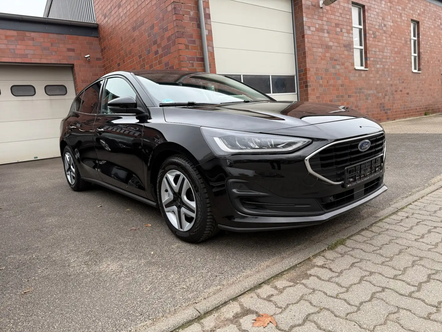 Ford Focus Cool & Connect LED, Carplay, Navi 1. Hand Schwarz - 1