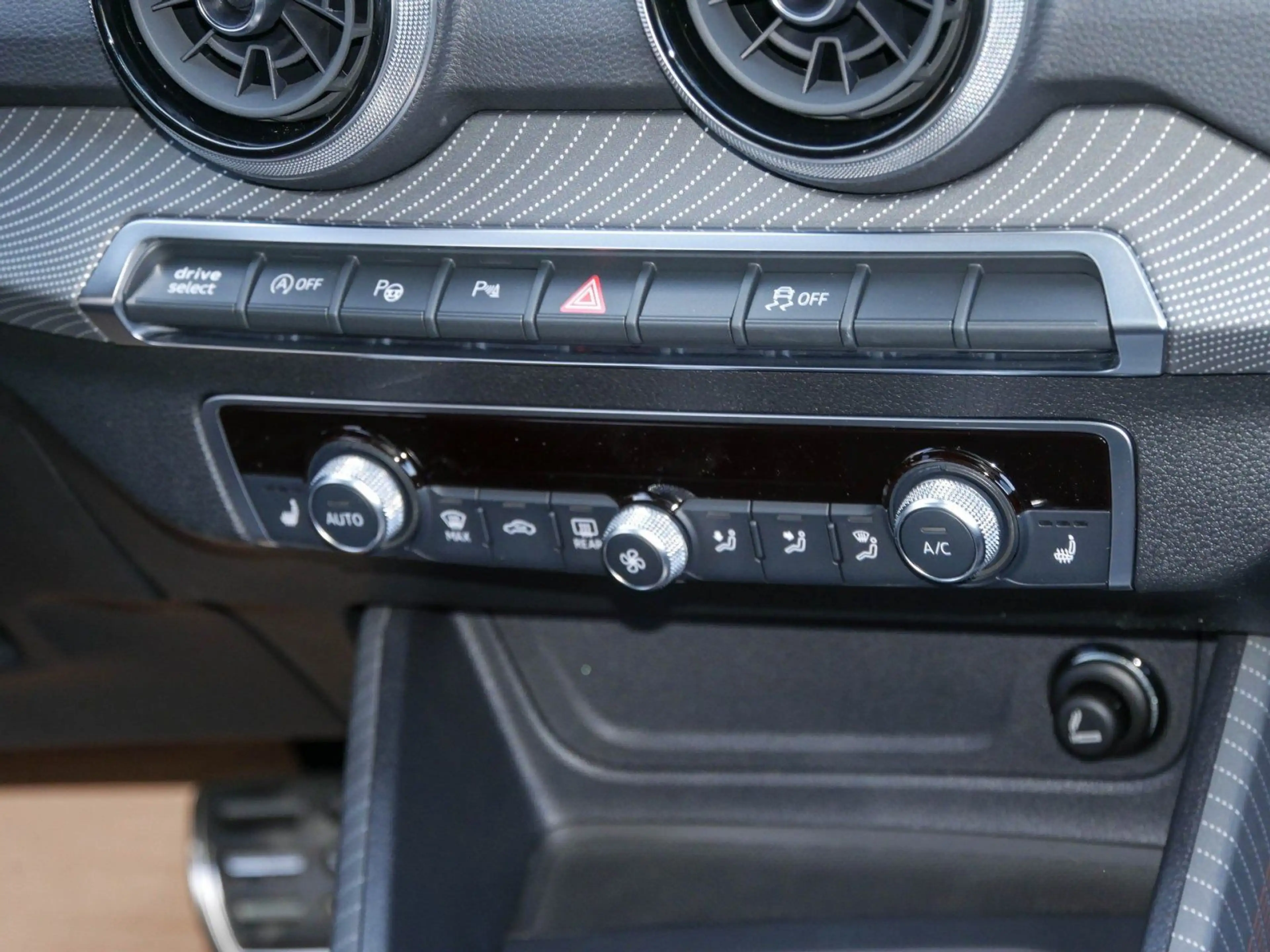 Audi SQ2 TFSI 221(300) kW(PS) S tronic — photo 9