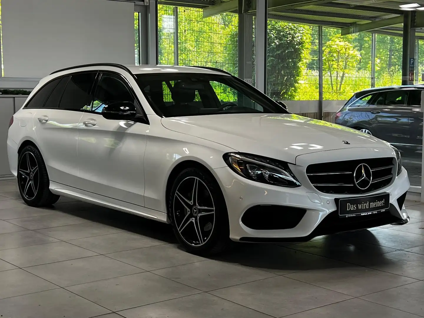 Mercedes-Benz C 180 T AMG Line STANDHEIZUNG LED+NAVI+PDC&KAM++ Blanc - 2