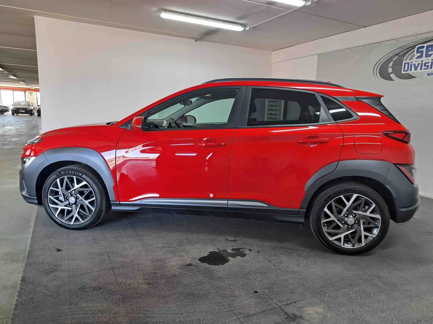 Hyundai KONA Kona 1.6 gdi hev Xtech 2wd 141cv dct Rood - 2