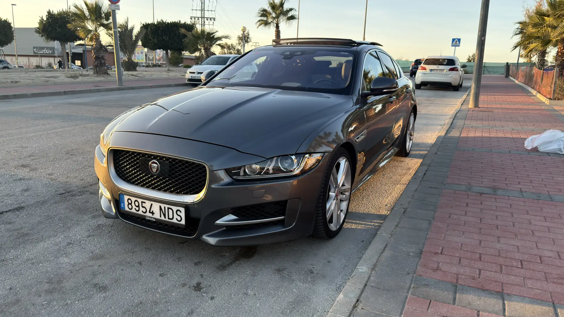 Jaguar XE 2.0 I4 R-Sport Aut. 200 - 1