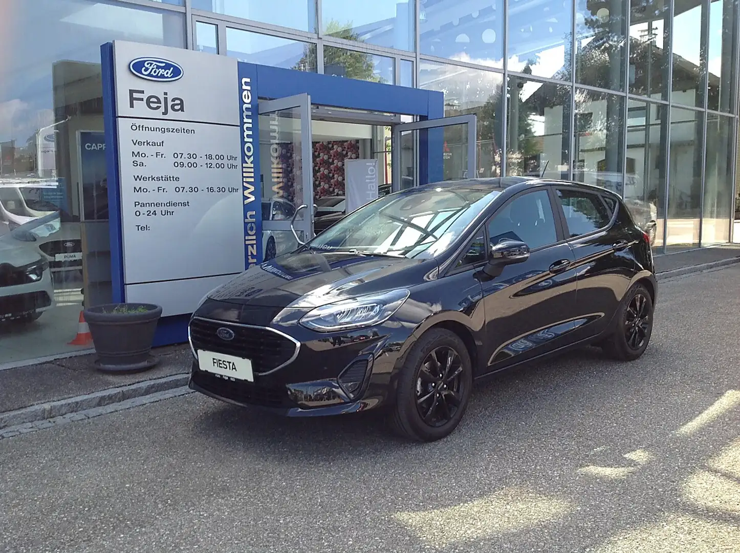 Ford Fiesta Cool & Connect 1,1 Start/Stop Schwarz - 1