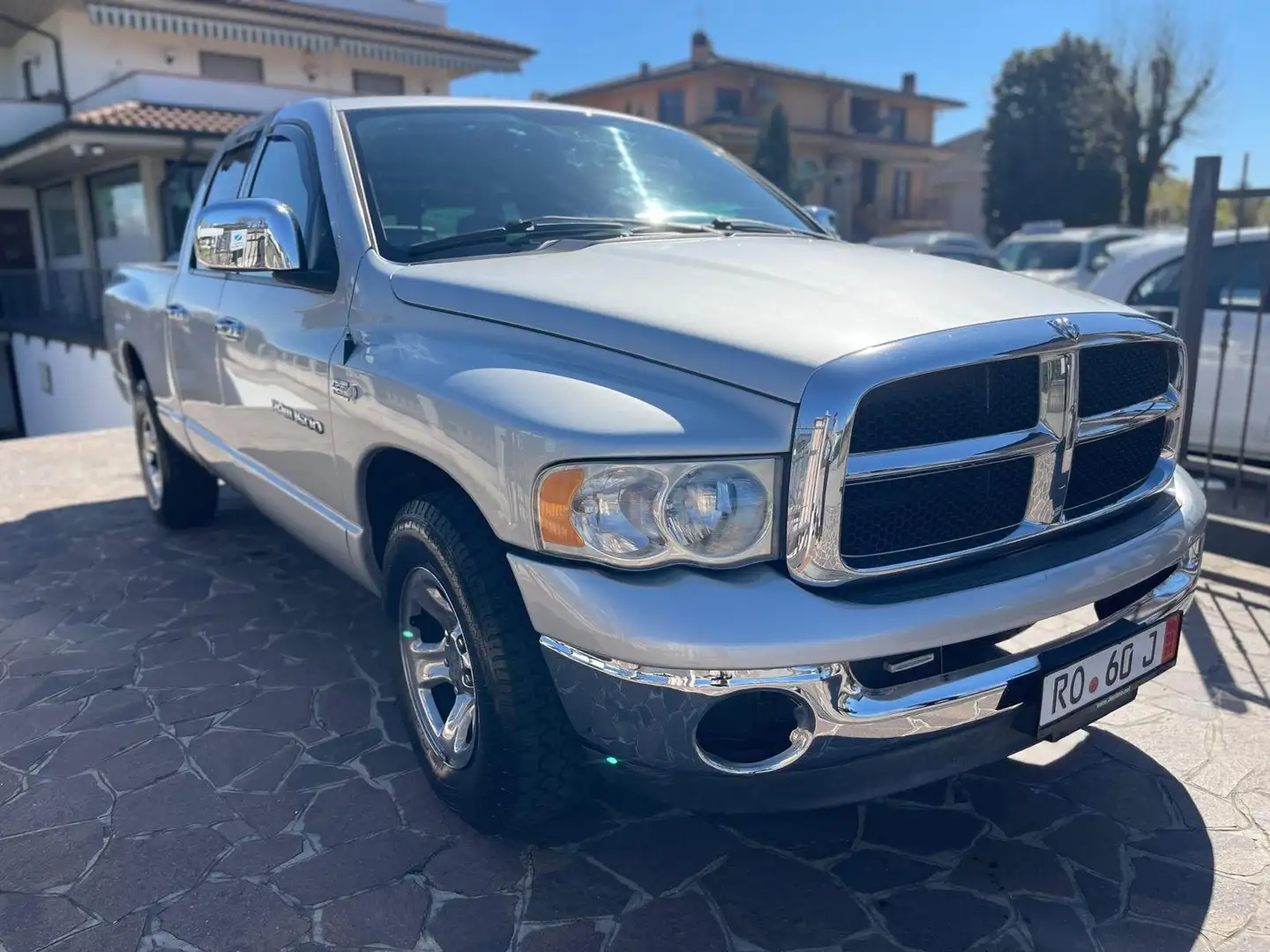 Dodge RAM DODGE RAM 5.7 PICK UP 4X4 Plateado - 2