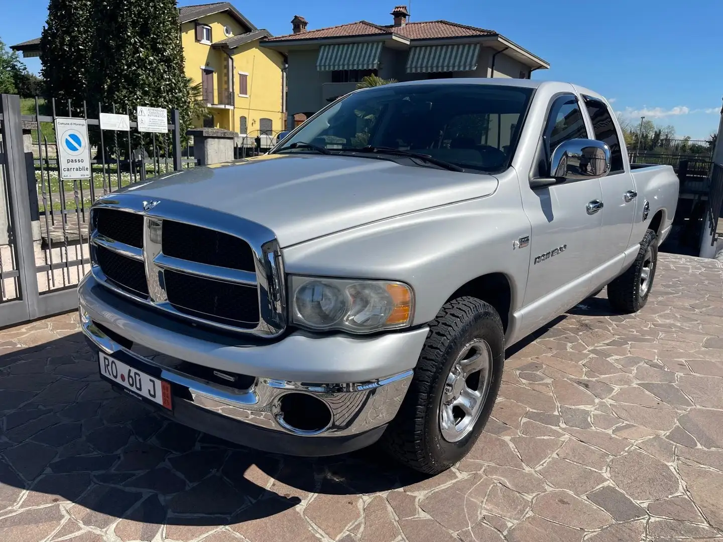 Dodge RAM DODGE RAM 5.7 PICK UP 4X4 Plateado - 1