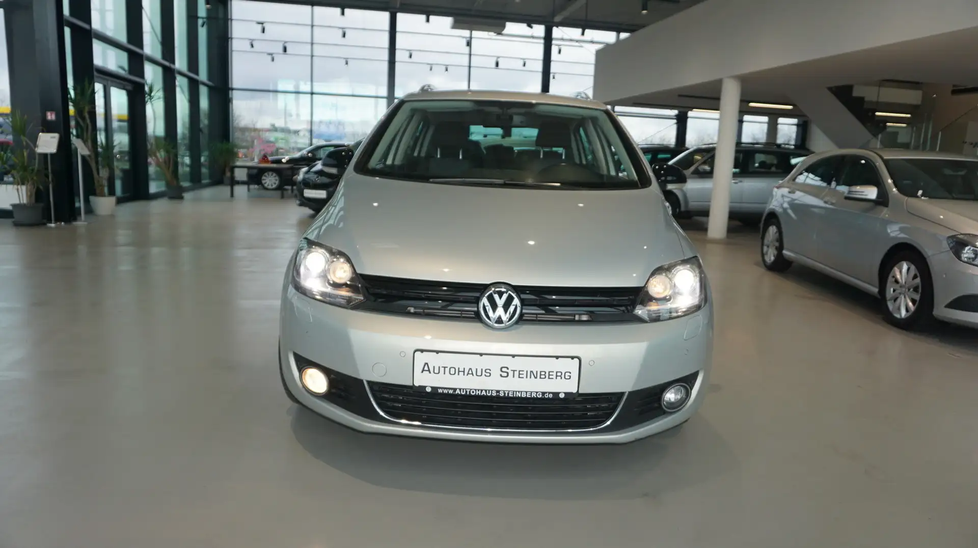 Volkswagen Golf Plus VI AUTOMATIK+NAVIGATION+BI XENON+AHK Style Grau - 2