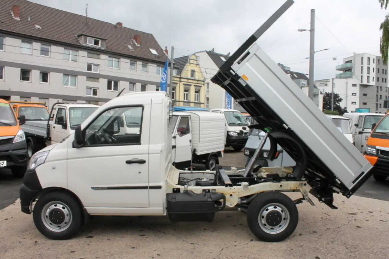 Piaggio Porter NP6 Kipper 220 PRO HD Sofort !!! Blanc - 1