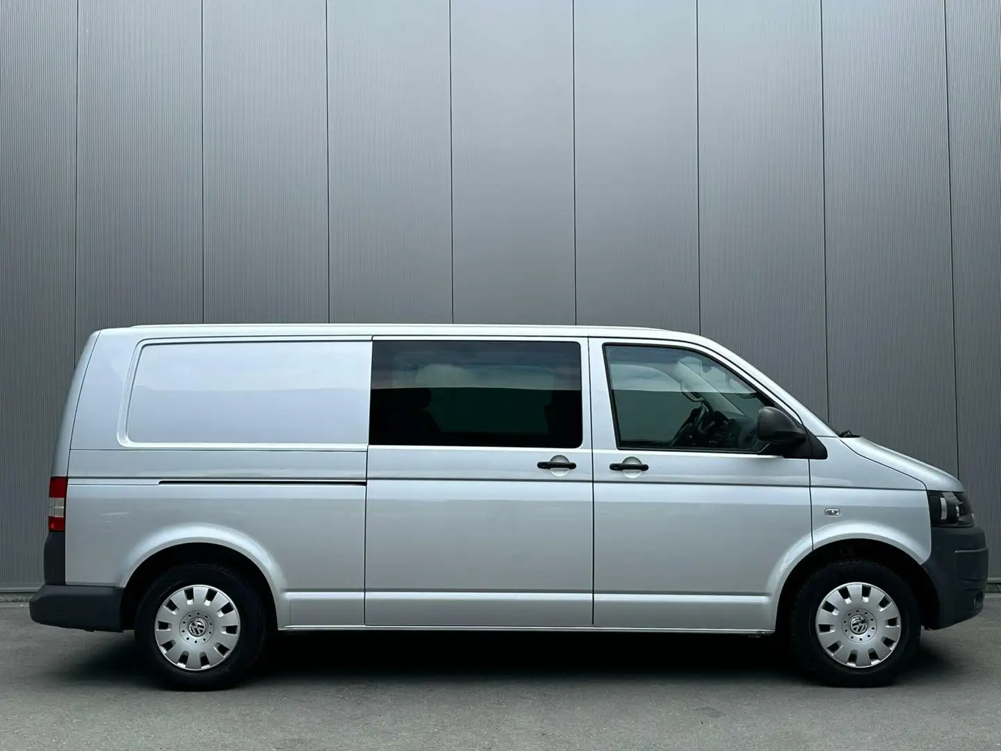 Volkswagen T5 Transporter 2.0 TDI L2H1 DC Trendline Airco|Cruise|Trekhaak| Grau - 1