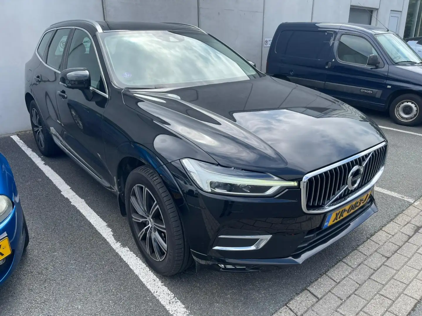 Volvo XC60 2.0 T5 Inscription | Trekhaak | HUD | BLIS | PDC + Zwart - 2