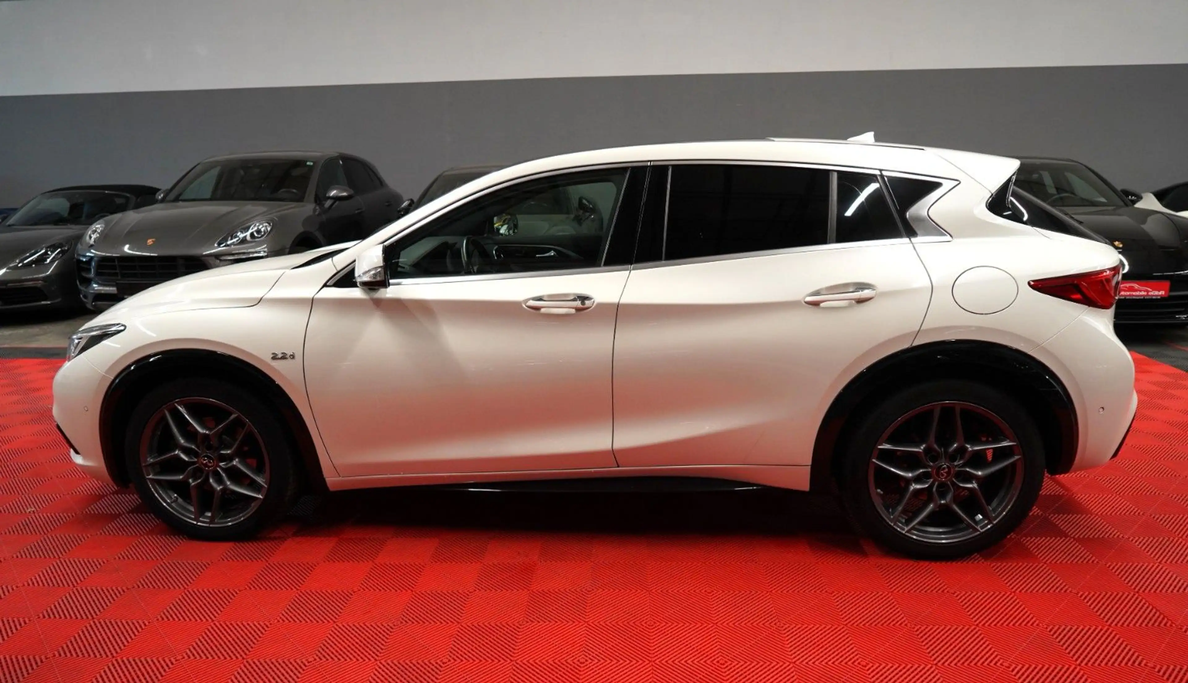 Infiniti Q30 2.2d Sport Aut. 2.Hand*Keyless*Bose*Acc*360° — photo 10