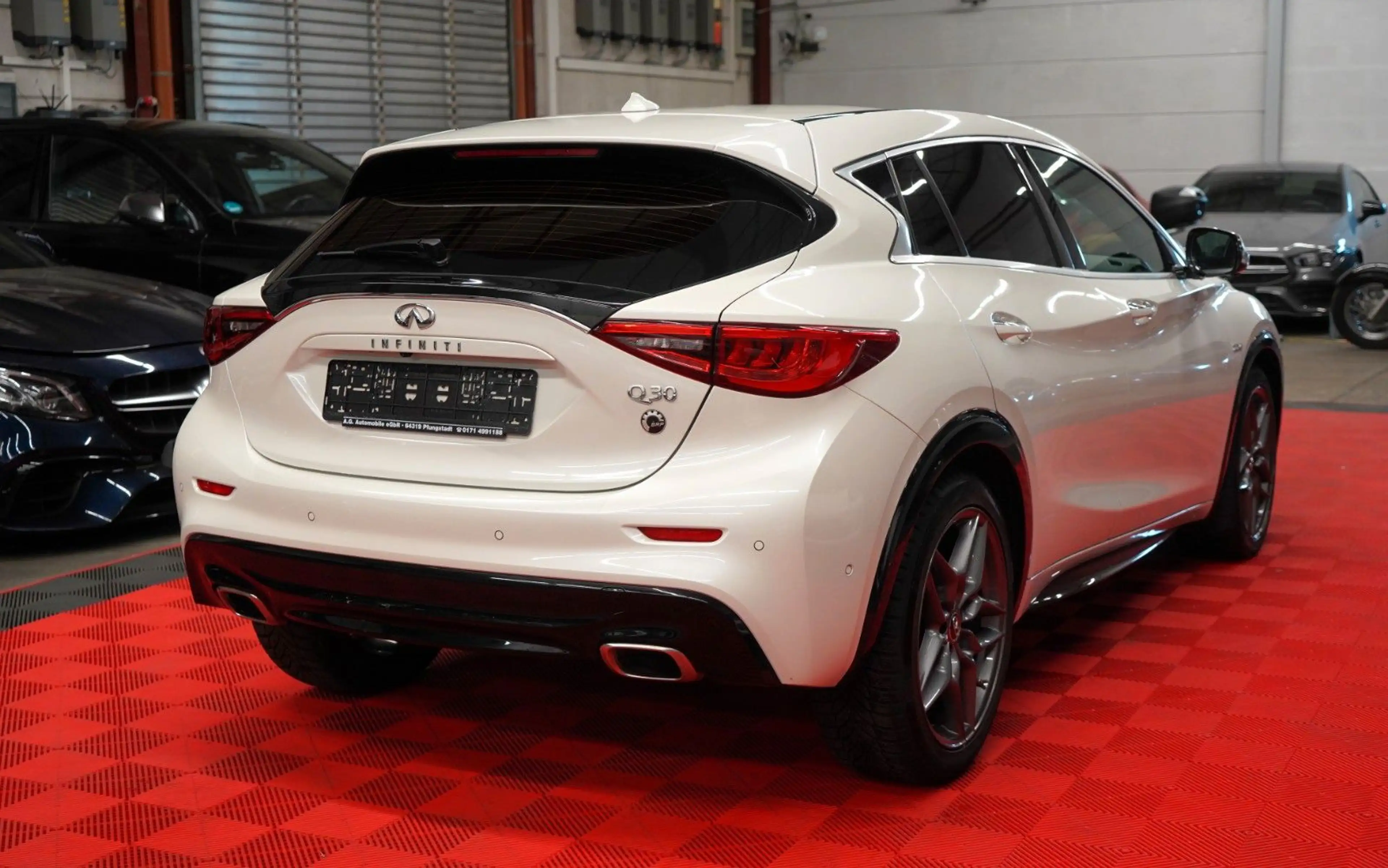 Infiniti Q30 2.2d Sport Aut. 2.Hand*Keyless*Bose*Acc*360° — photo 7