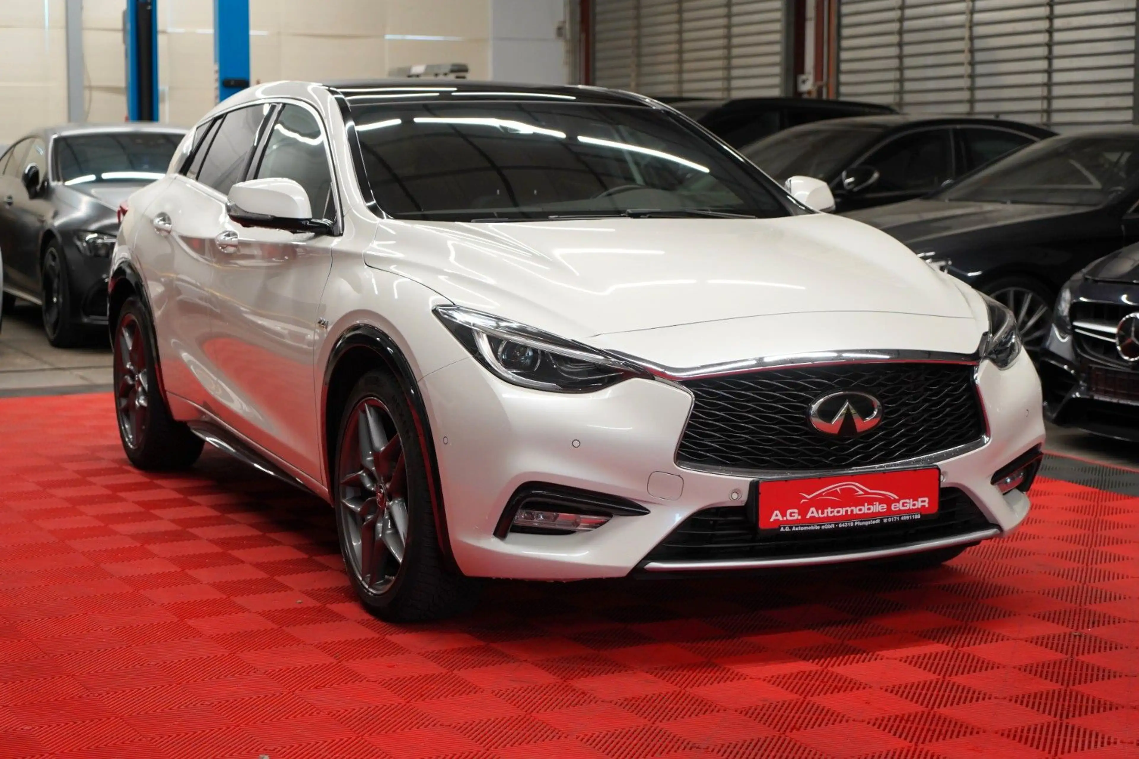 Infiniti Q30 2.2d Sport Aut. 2.Hand*Keyless*Bose*Acc*360° — photo 3