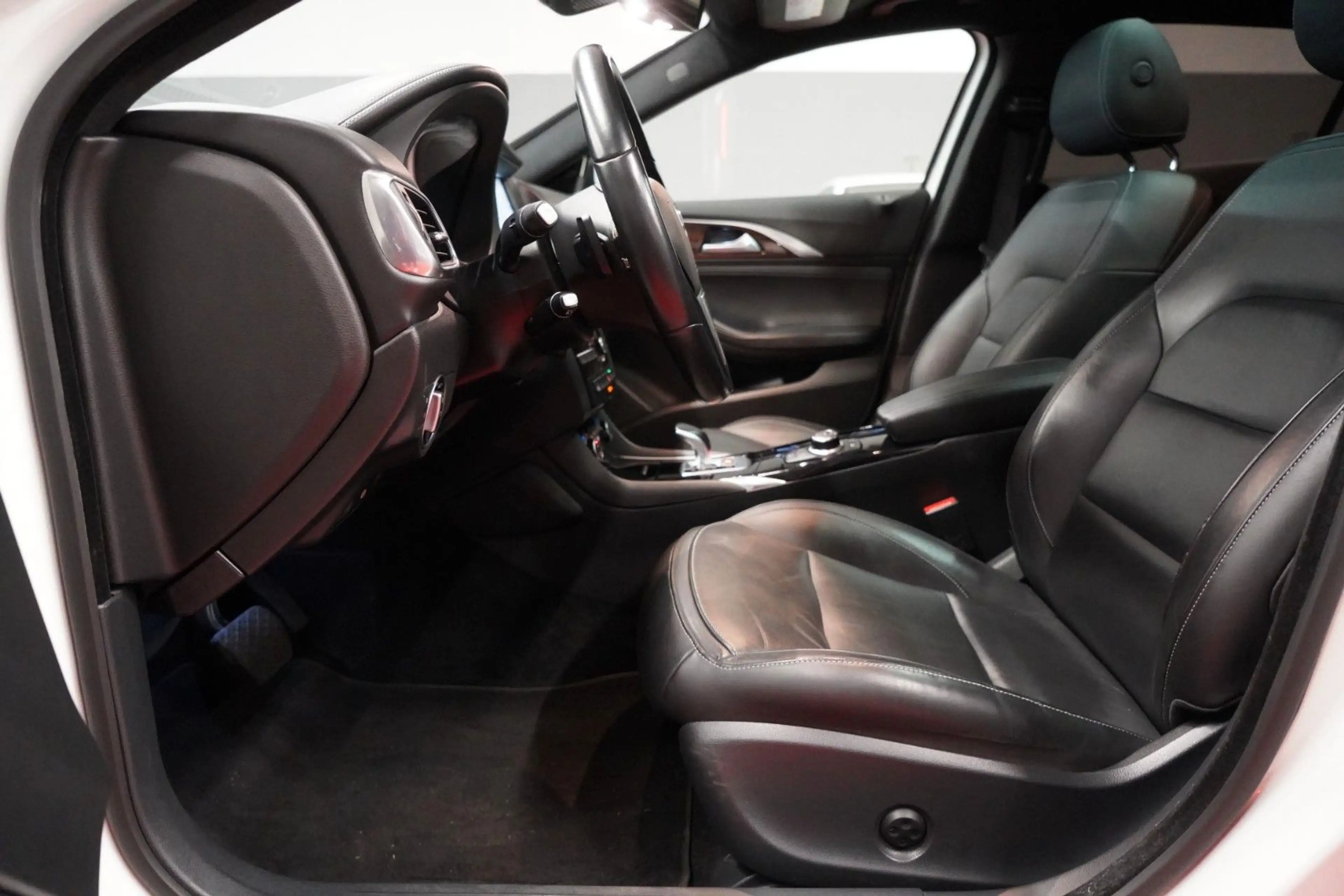 Infiniti Q30 2.2d Sport Aut. 2.Hand*Keyless*Bose*Acc*360° — photo 14