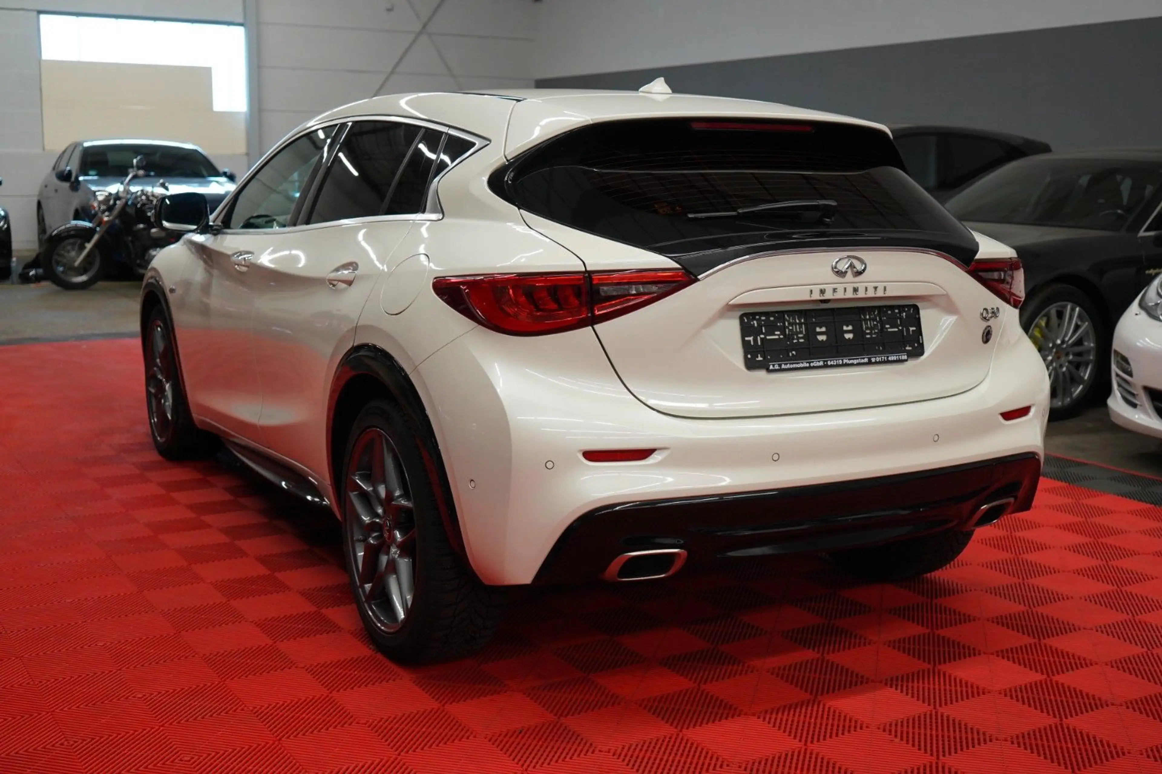 Infiniti Q30 2.2d Sport Aut. 2.Hand*Keyless*Bose*Acc*360° — photo 9