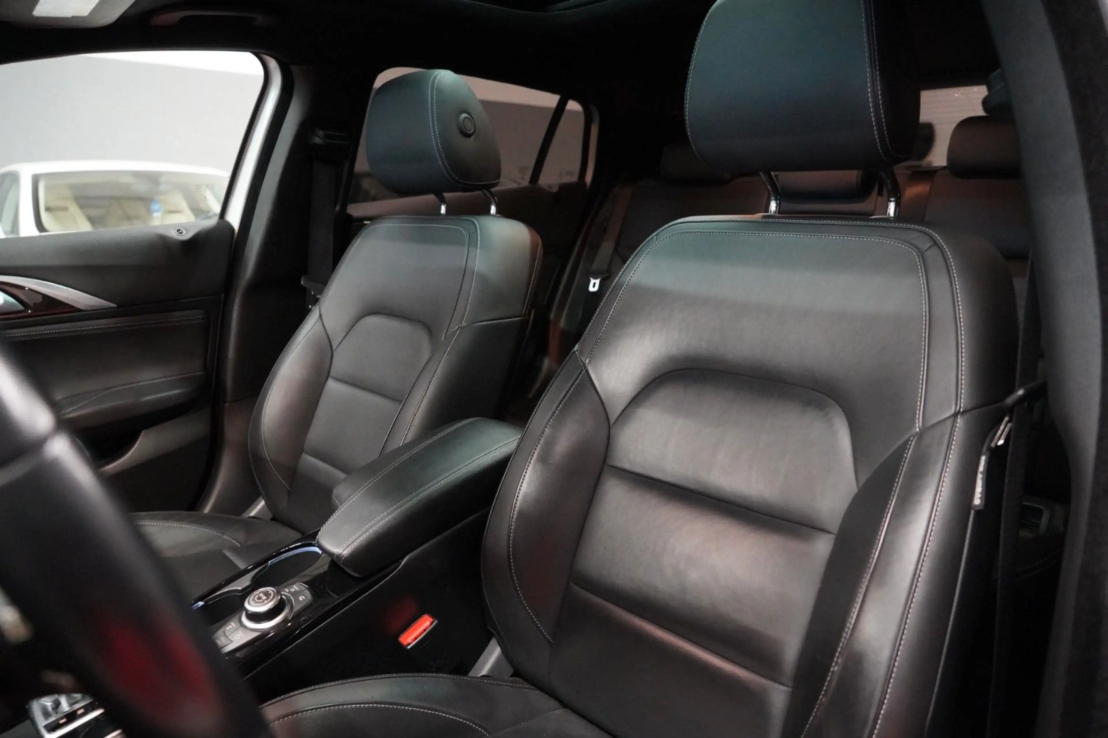 Infiniti Q30 2.2d Sport Aut. 2.Hand*Keyless*Bose*Acc*360° — photo 15