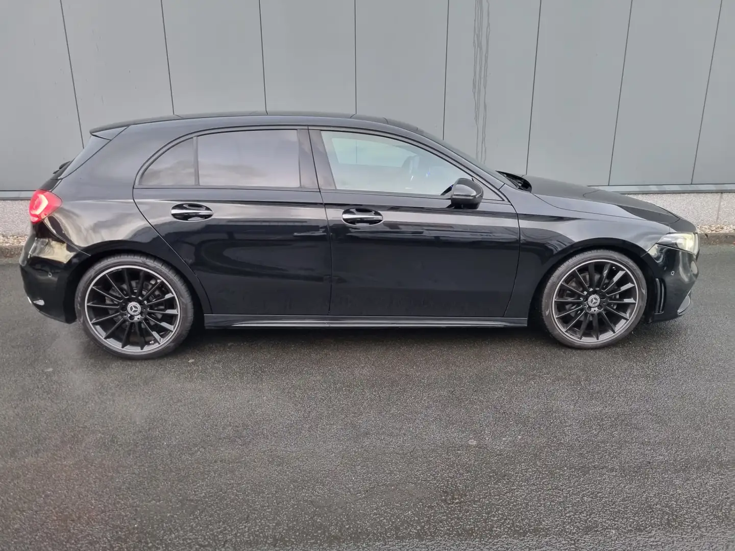 Mercedes-Benz A 200 AMG Launch Ed. Pr. | PANO | MEMORY | LED | KEYLESS Zwart - 2