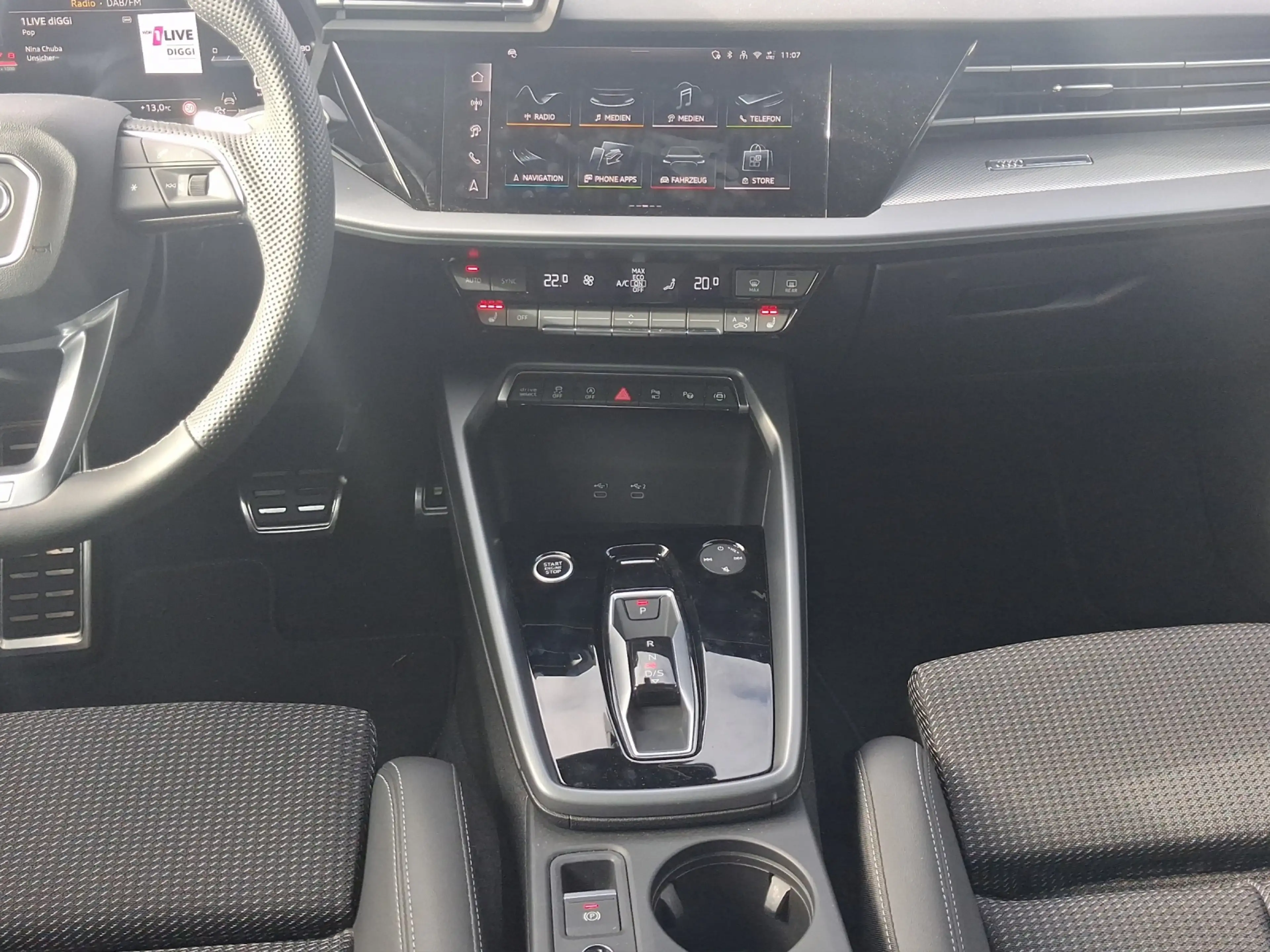 Audi A3 Limousine TFSI S line AHK Matrix Sonos Ambiente... — photo 11