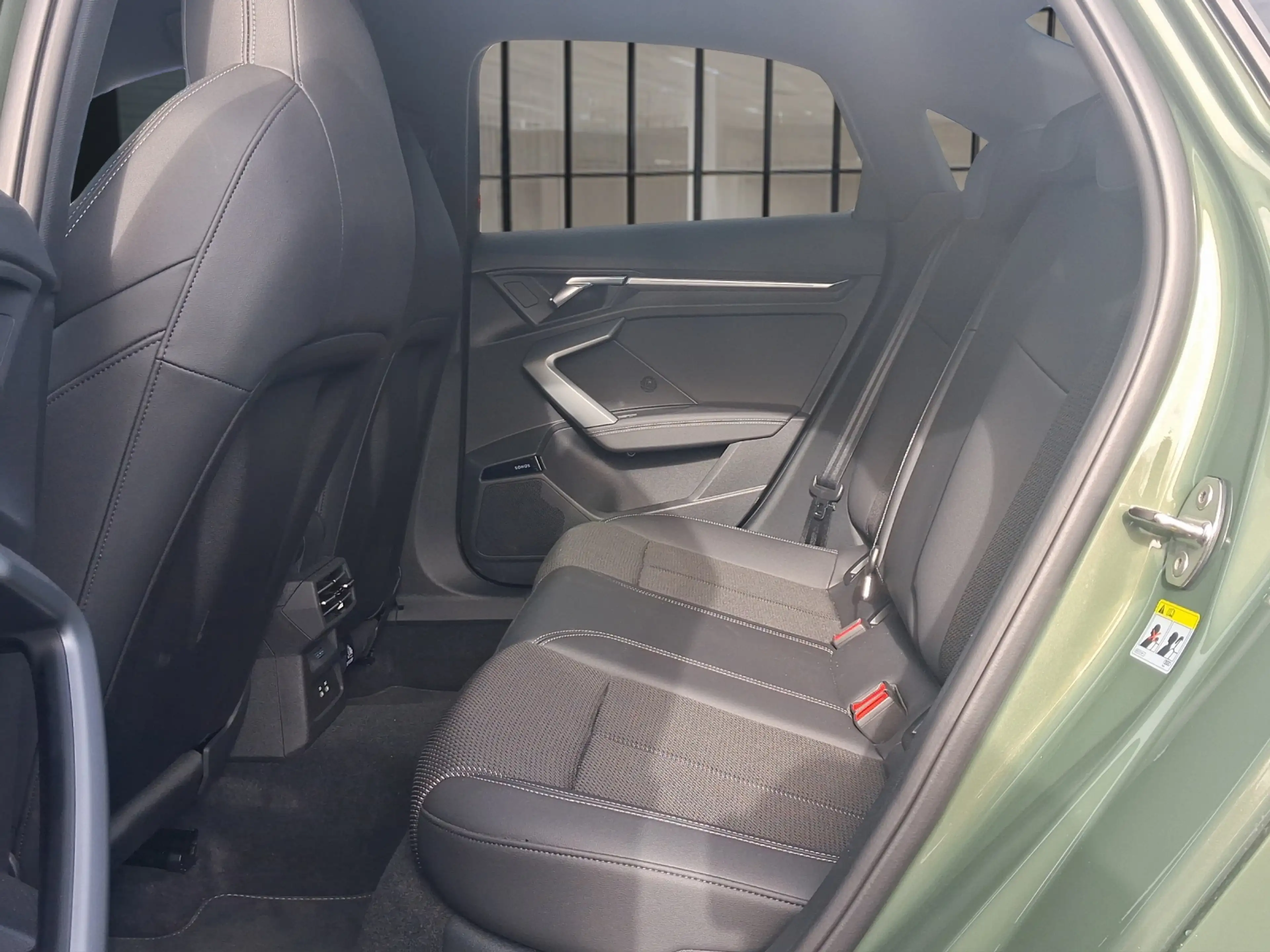 Audi A3 Limousine TFSI S line AHK Matrix Sonos Ambiente... — photo 6