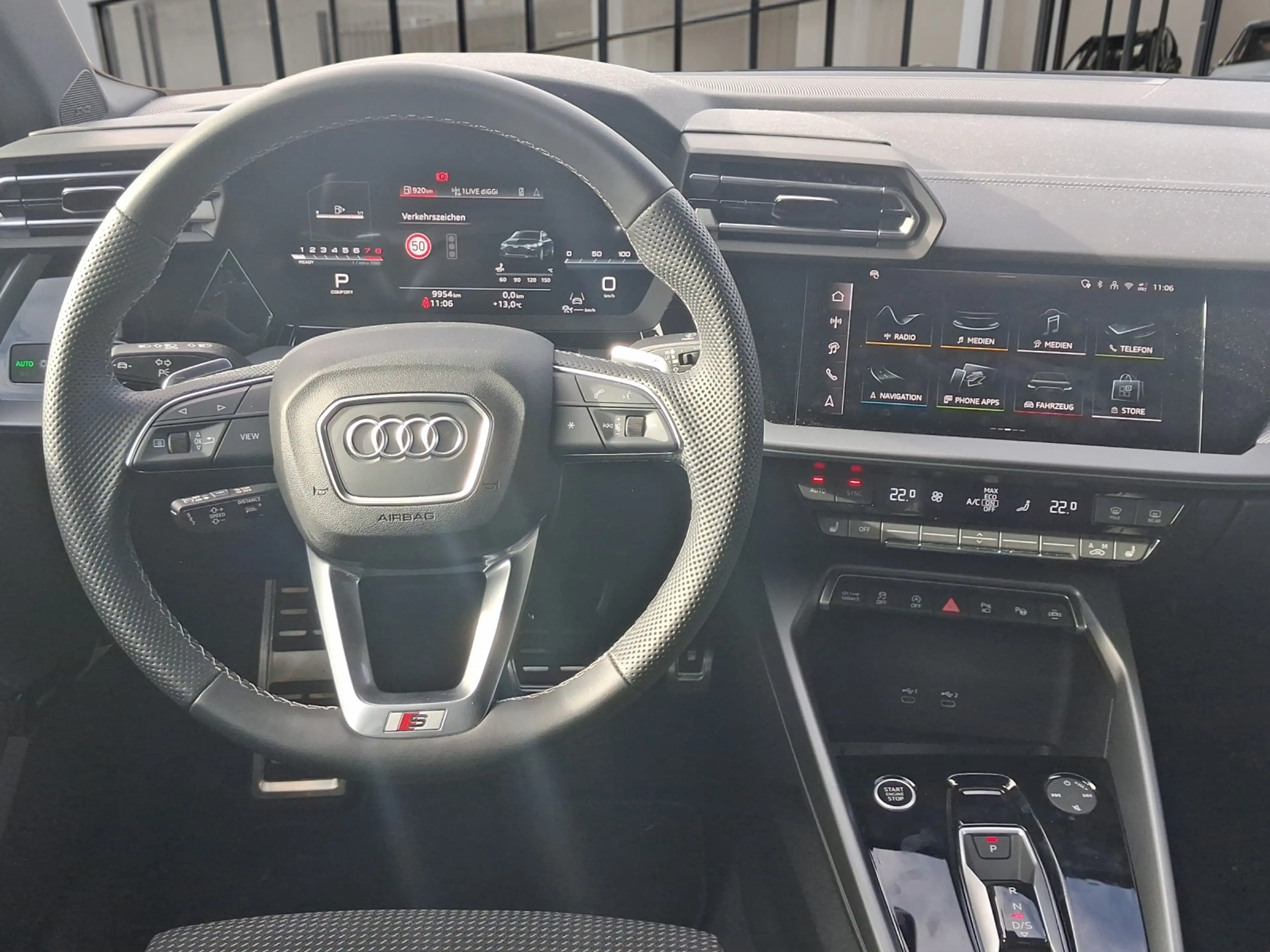 Audi A3 Limousine TFSI S line AHK Matrix Sonos Ambiente... — photo 7