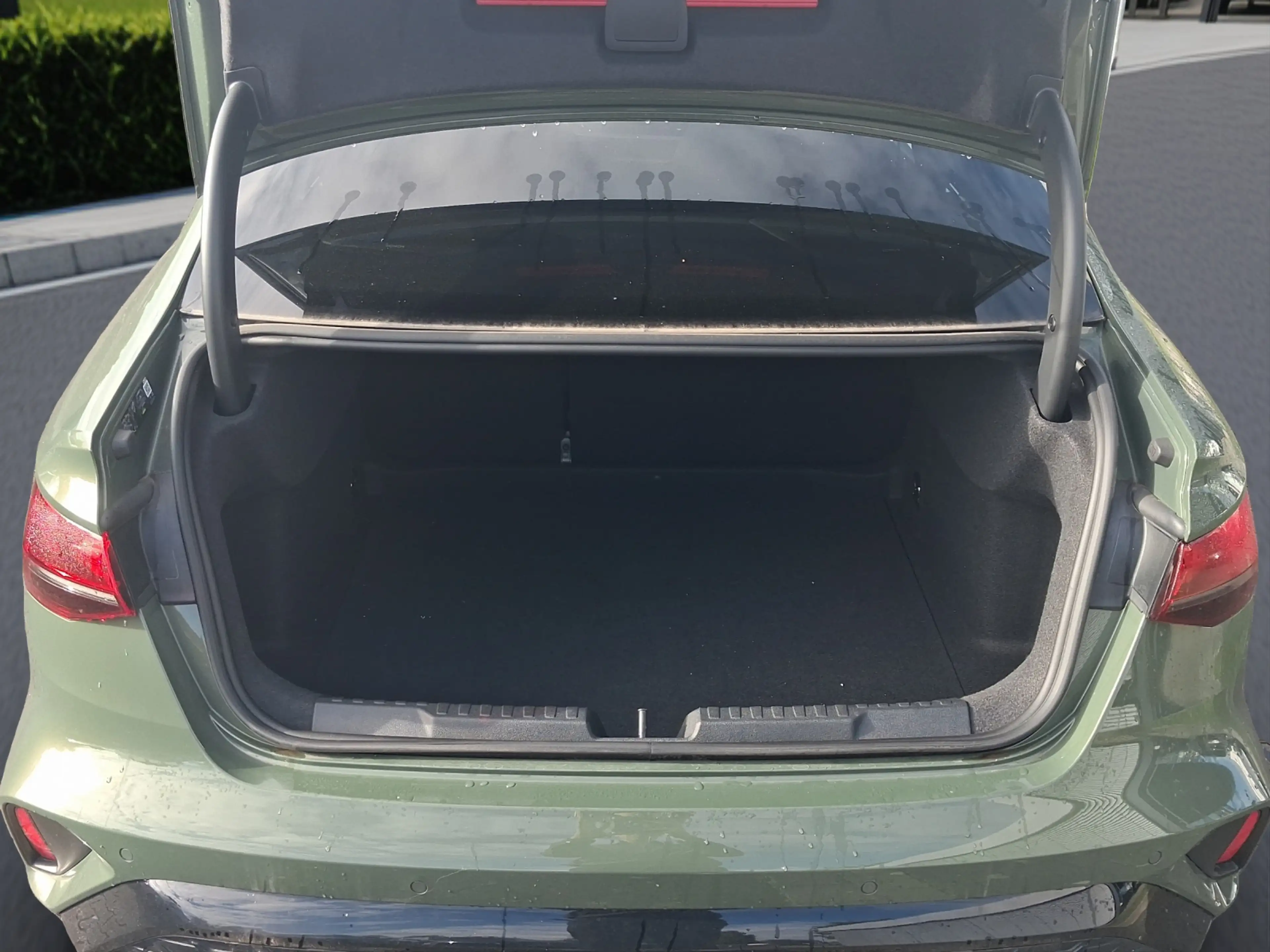 Audi A3 Limousine TFSI S line AHK Matrix Sonos Ambiente... — photo 14