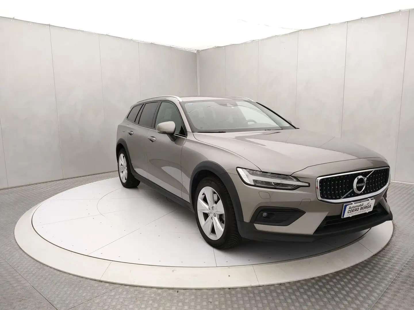 Volvo V60 Cross Country V60 Cross Country D4 AWD Geartronic Business Plus Beige - 1