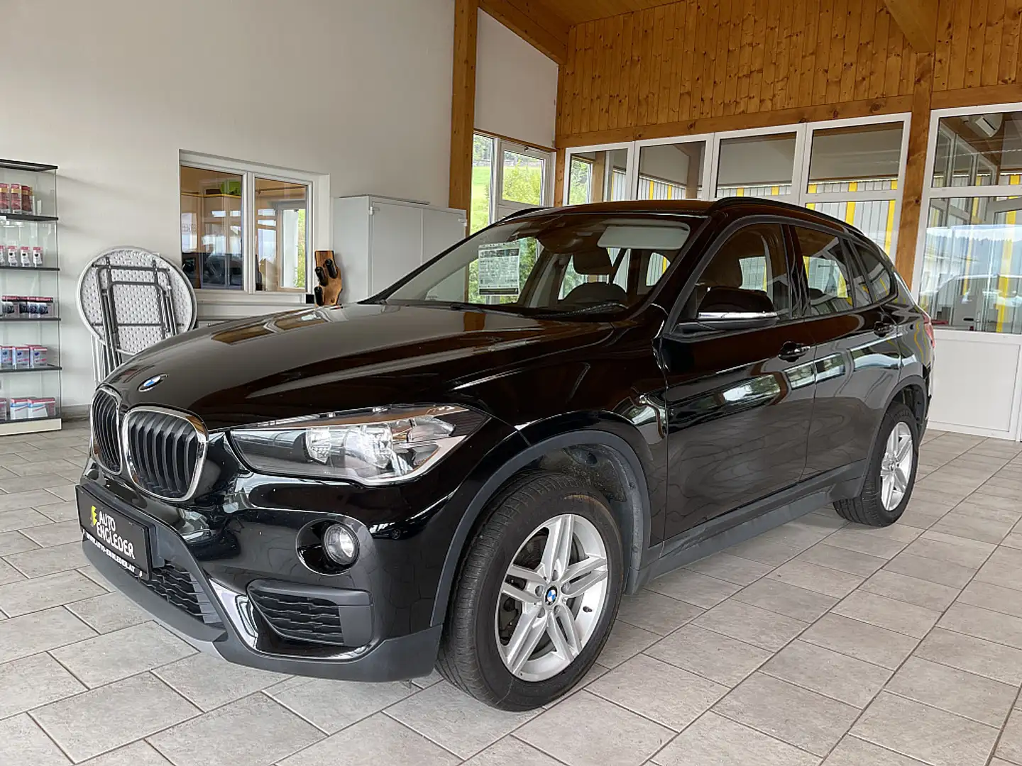 BMW X1 sDrive18d Schwarz - 2