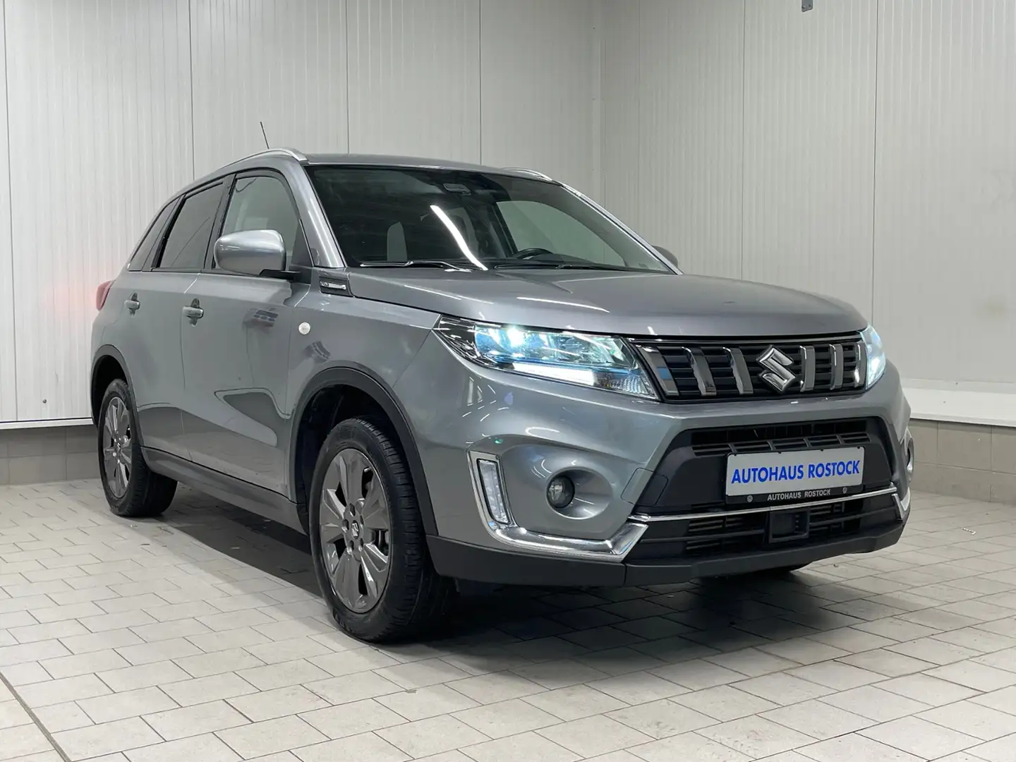 Suzuki Vitara 1.4 Mild-Hybrid Comfort+ NAVI LED Šedá - 2