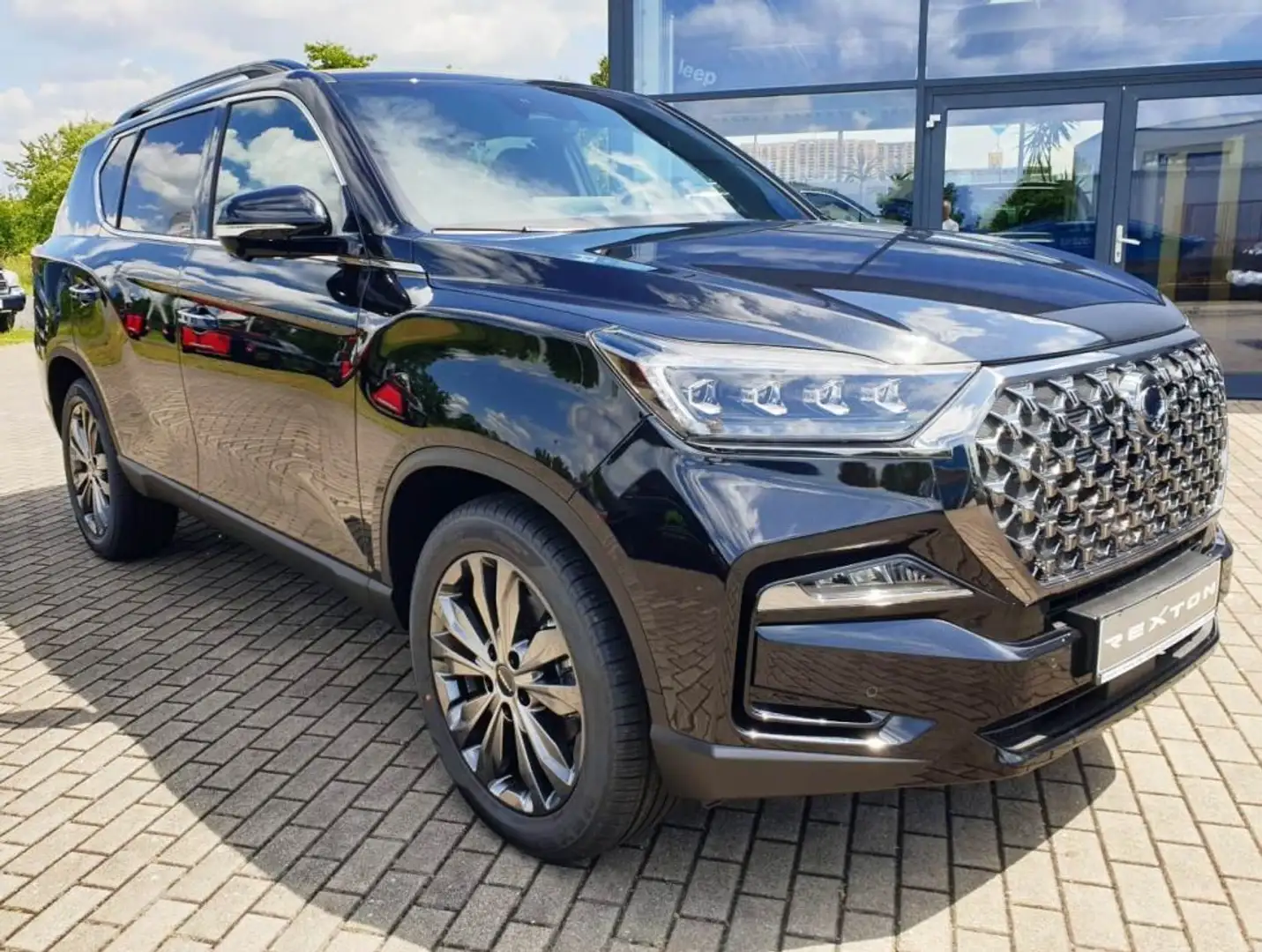 SsangYong Rexton 2.2 e-XDi 220 4WDAut. Black Line Чорний - 1