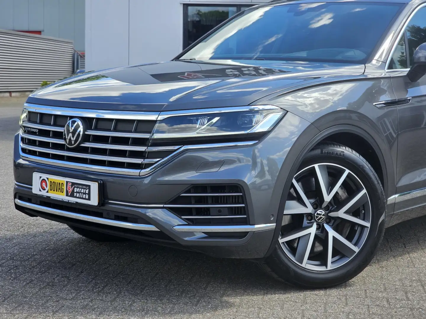 Volkswagen Touareg 3.0 TSi 381PK eHybrid 4M. LUCHTV. PANO DYNAUDIO Gris - 2