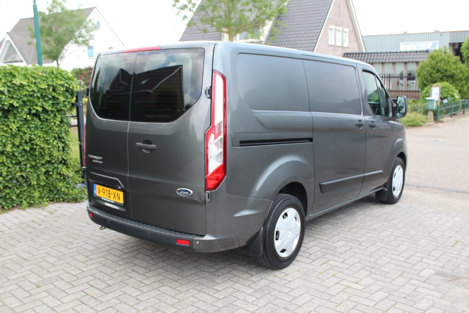 Ford Transit Custom 300 2.0 TDCI 130PK Euro6 Automaat Trend ✓ Led ✓ na Gris - 2