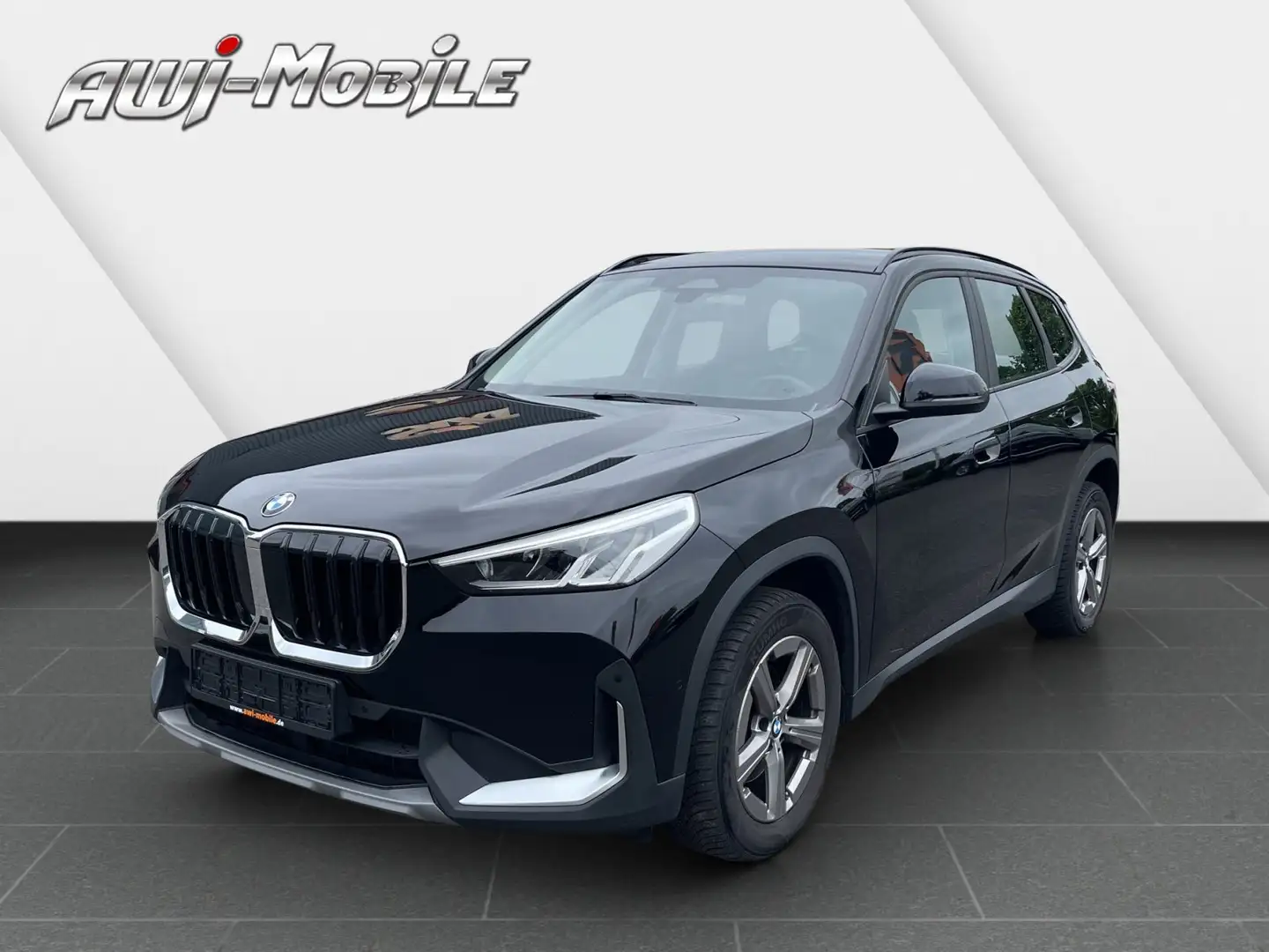 BMW X1 18 i sDrive Schwarz - 1