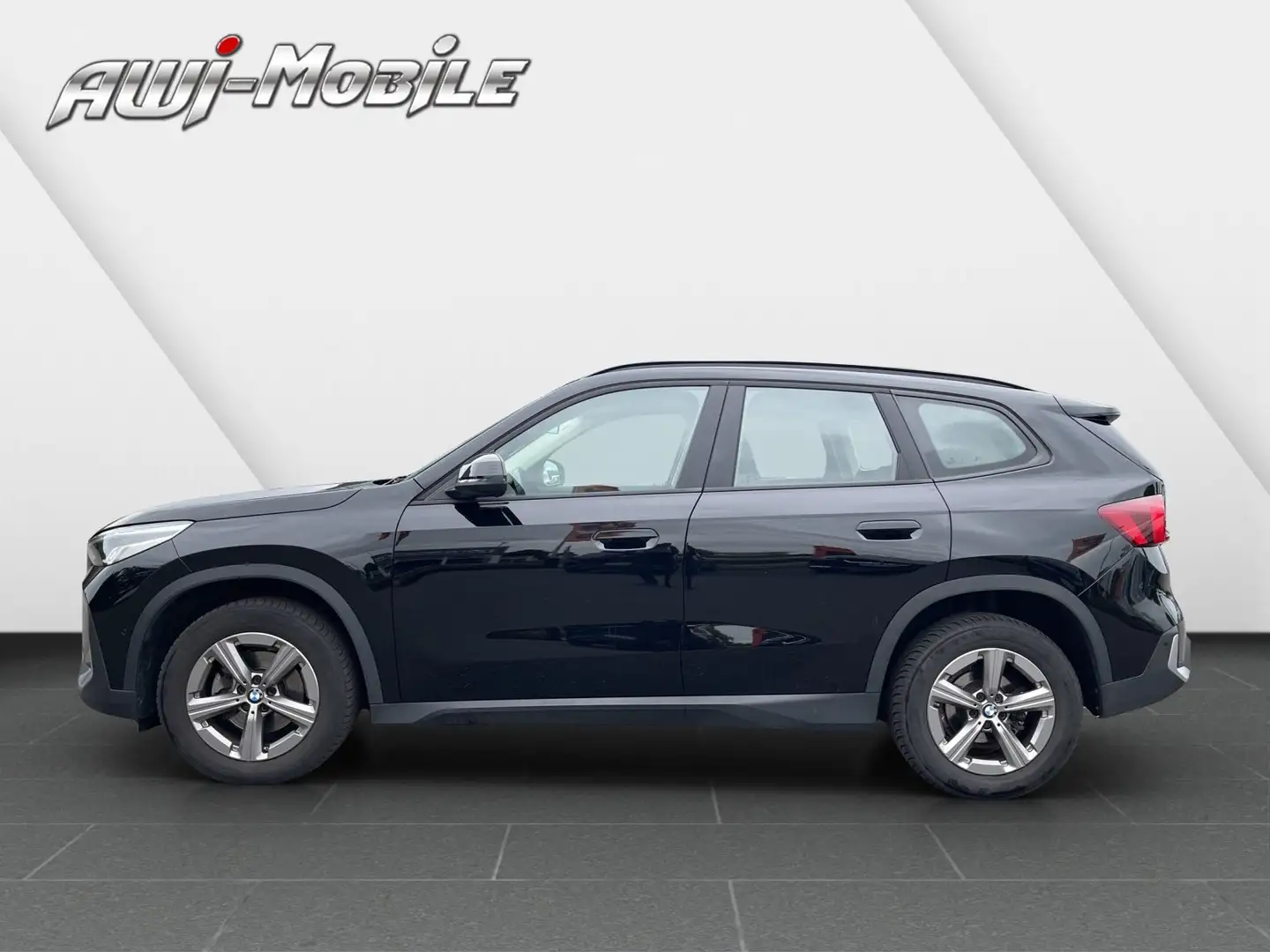 BMW X1 18 i sDrive Schwarz - 2