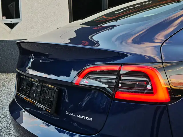 Tesla Model 3 view 9