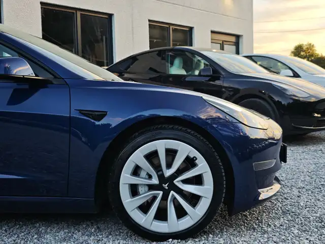 Tesla Model 3 view 15