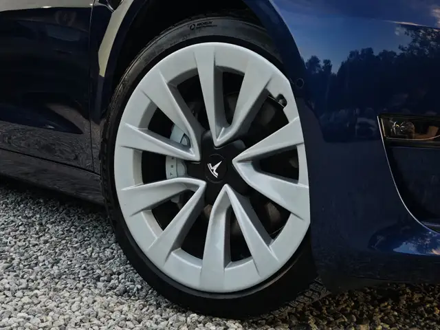 Tesla Model 3 view 10