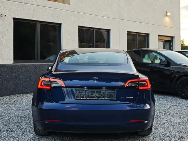 Tesla Model 3 view 5