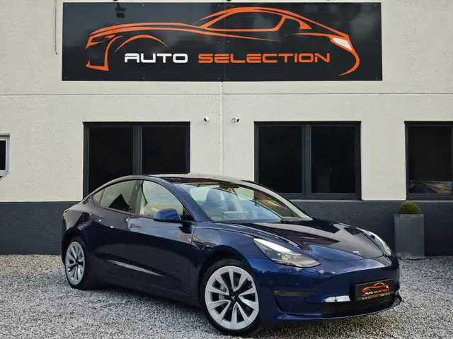 Tesla Model 3 view 4