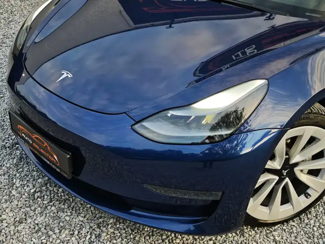 Tesla Model 3 view 8