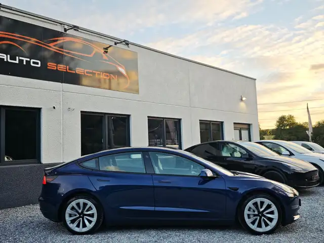 Tesla Model 3 view 3