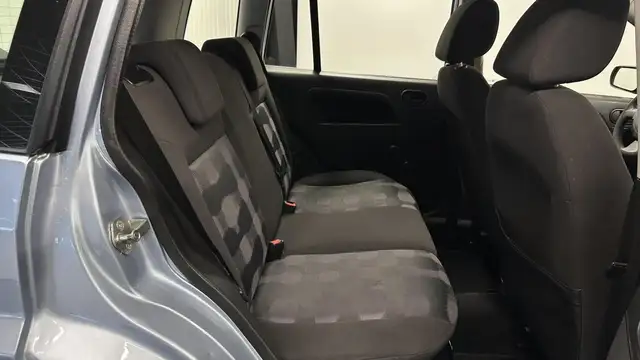Ford Fusion view 5