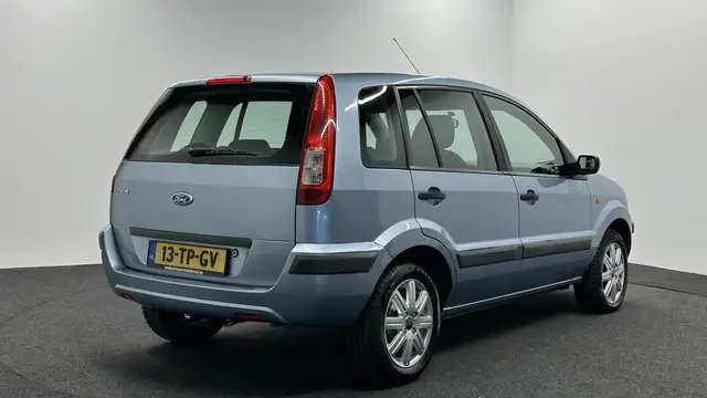 Ford Fusion view 2