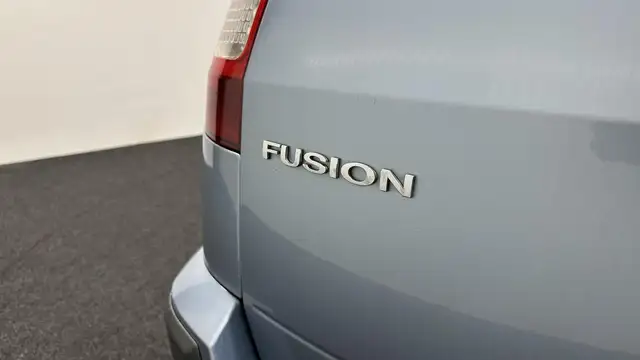 Ford Fusion view 14