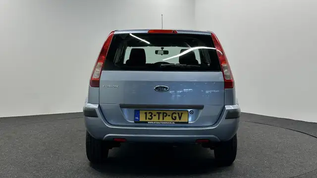 Ford Fusion view 10