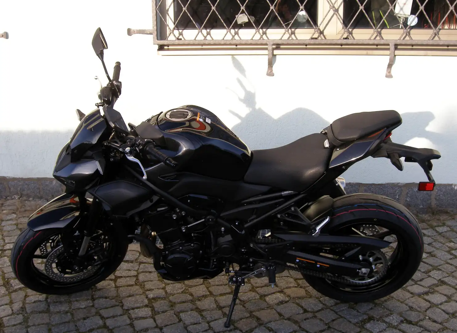 Kawasaki Z 900 Negro - 1